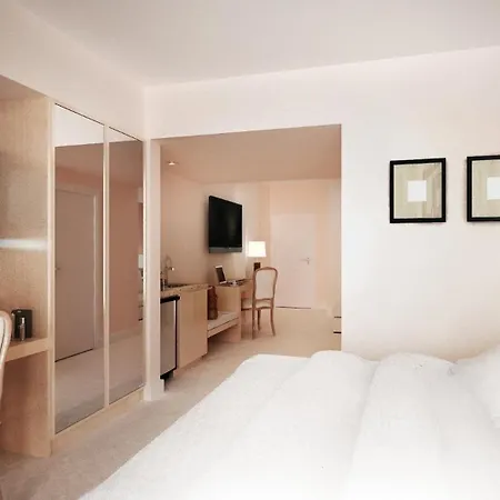 Отель Du Grand Excelsior 4*