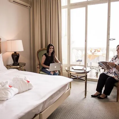 Du Grand Excelsior מלון 4*