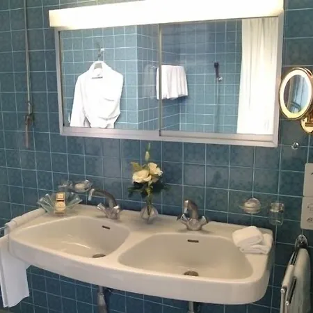 Du Grand Excelsior מלון