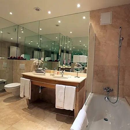 Du Grand Excelsior 4* מונטרה