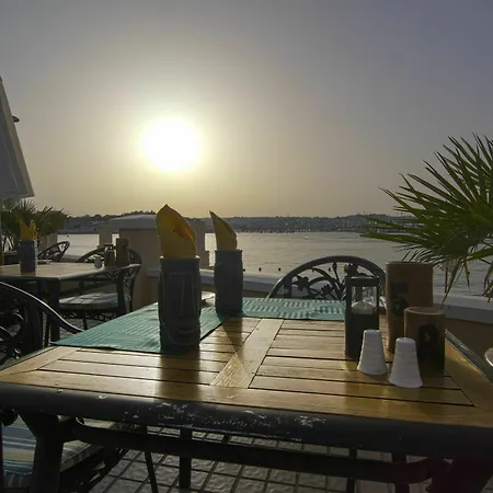 Du Grand Excelsior 4* מונטרה