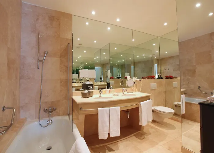 Du Grand Excelsior Hotel 4*