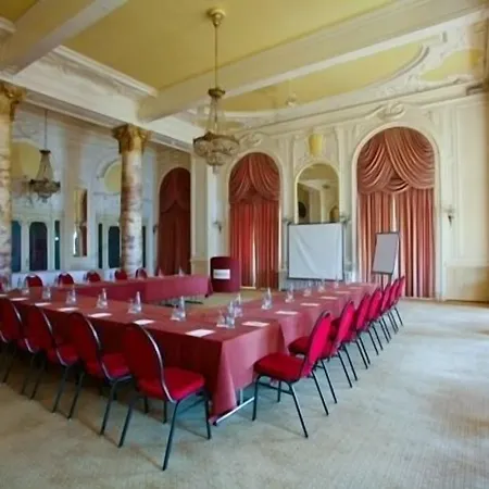 Du Grand Excelsior מלון